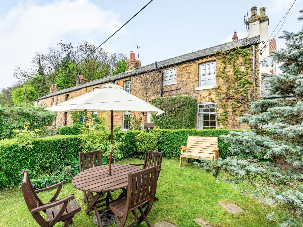 Wychwood Villa Whitby Exterior photo