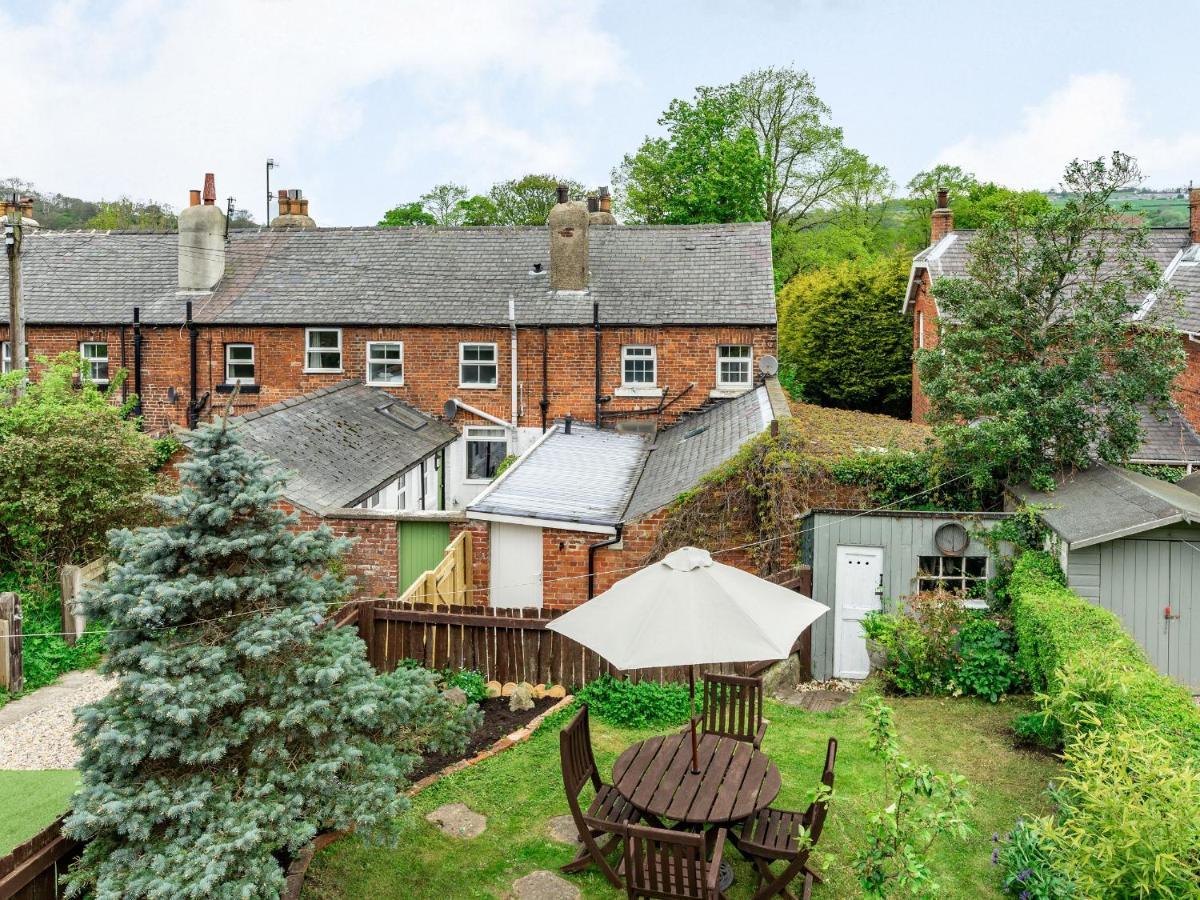 Wychwood Villa Whitby Exterior photo